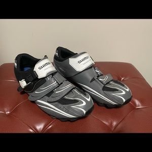 Shimano Cycling Shoes with Cleats and Pedals